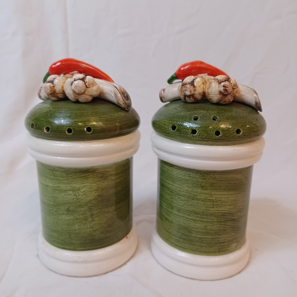 Garden Harvest salt and pepper shackers